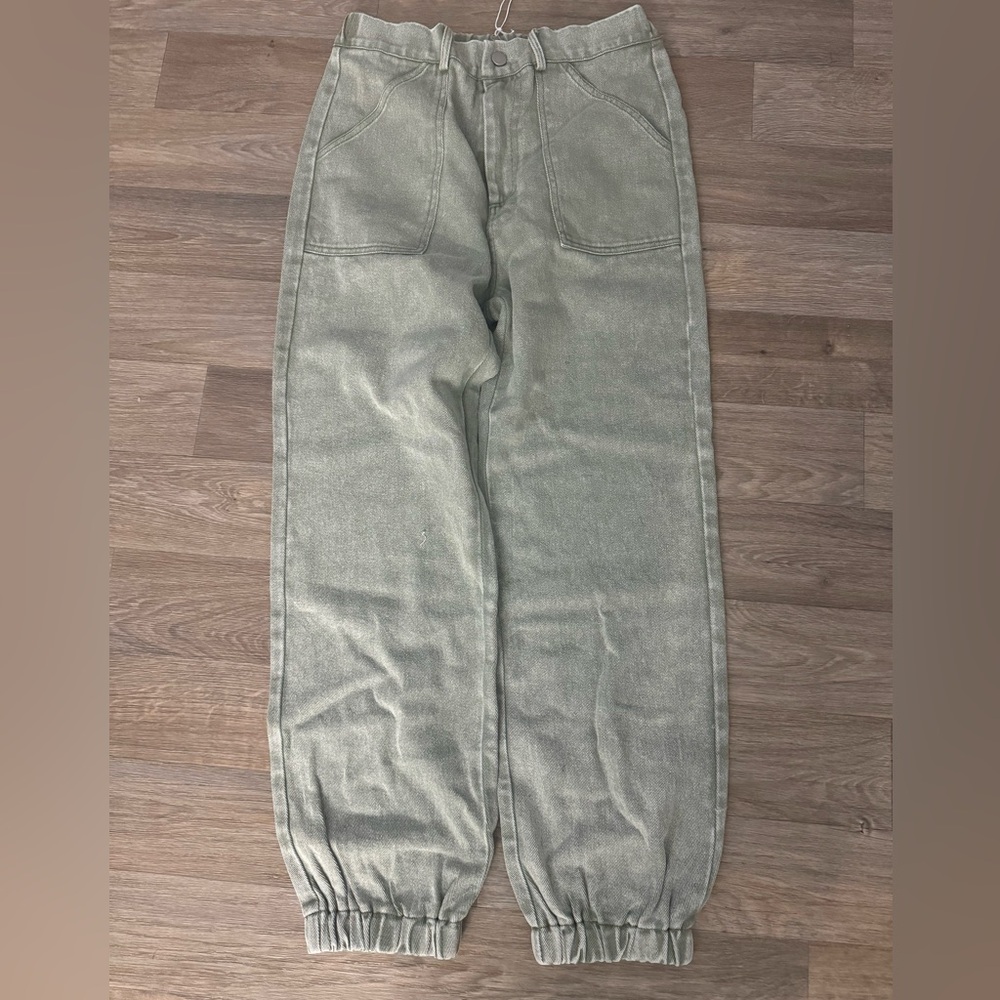 NWT Women’s Olive Denim style Cargo Pant